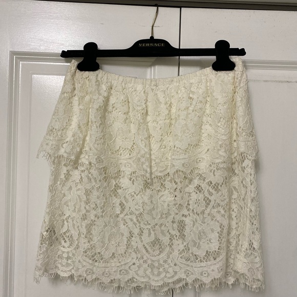 SOLD.      Soft Wilfred lined cream lace top. Size M - Picture 5 of 11